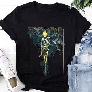 Vintage Tool Rock Band Tour Fan Gift T-Shirt Music Concert Graphic Tee 92